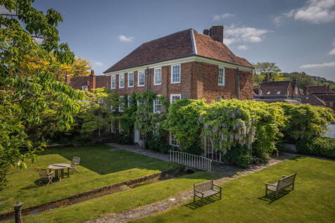 9 bedroom town house for sale