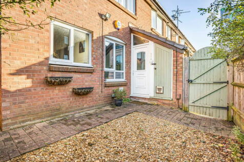 Tom Price Close, Fairview... 1 bed apartment for sale