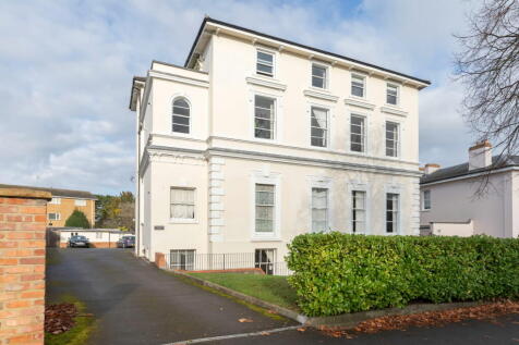 Oakhurst Court, Parabola Road... 2 bed flat for sale