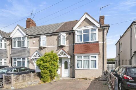 Maswell Park Crescent, Hounslow TW3 3 bed end of terrace house for sale