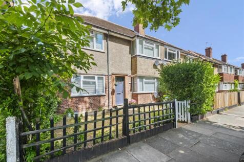 Chertsey Road, Twickenham TW2 2 bed maisonette for sale
