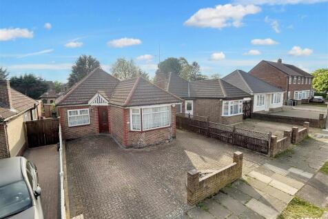 4 bedroom detached bungalow for sale