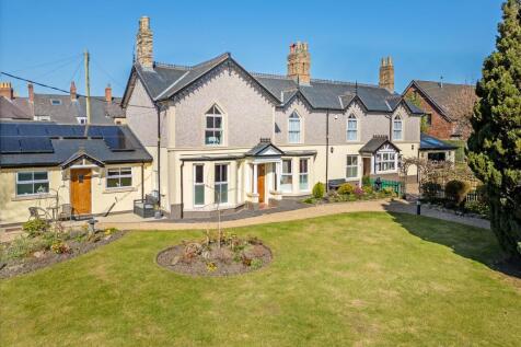 6 bedroom detached house for sale
