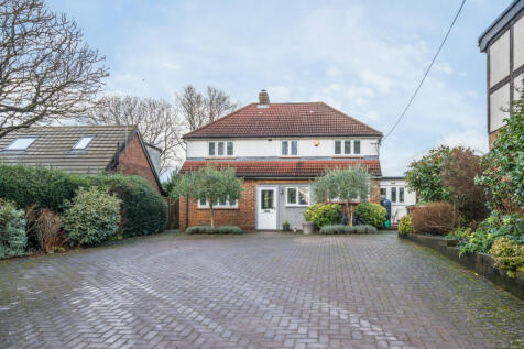 Balmoral Road, Ash Vale GU12 4 bed detached house for sale