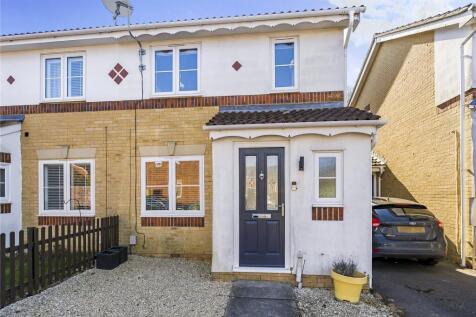 Gloster Close, Ash Vale GU12 3 bed semi