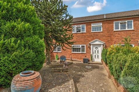 4 bedroom end of terrace house for sale