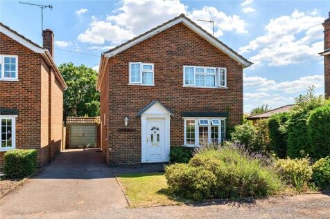 Guildford Road, Ash GU12 3 bed detached house for sale
