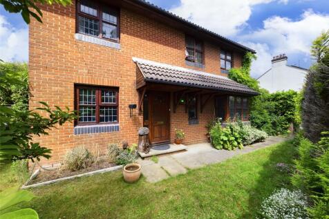 Guildford Road, Ash, Aldershot 4 bed detached house for sale