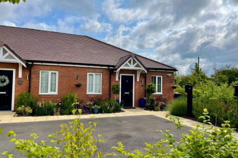 2 bedroom semi-detached bungalow for sale