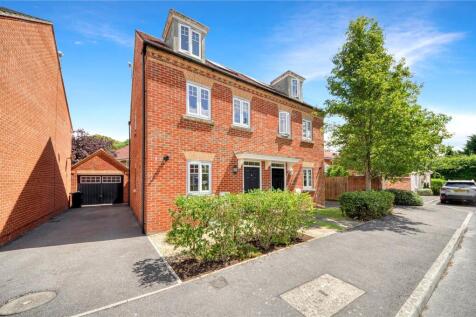 3 bedroom semi-detached house for sale