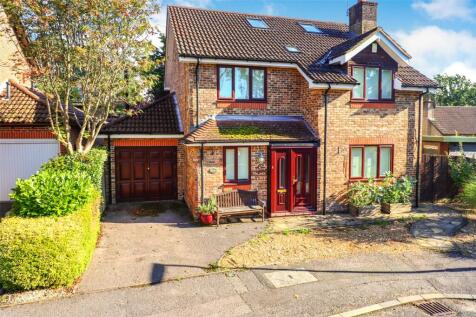 Amber Hill, Surrey GU15 4 bed detached house for sale