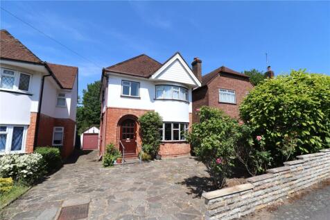 York Road, Surrey GU15 3 bed detached house for sale