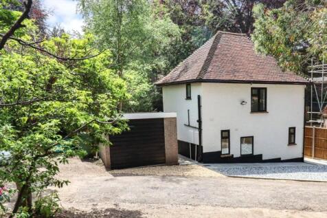 Springfield Road, Surrey GU15 2 bed detached house for sale
