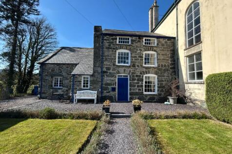 6 bedroom semi-detached house for sale