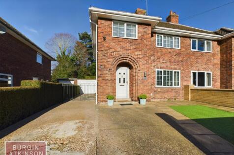 3 bedroom semi-detached house for sale