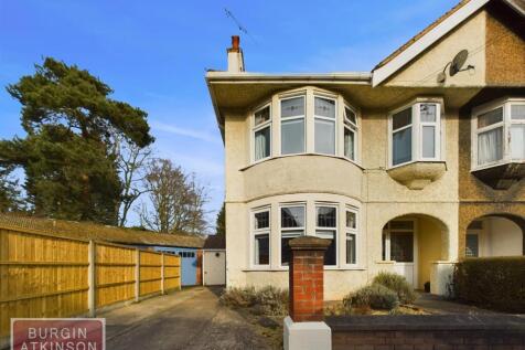4 bedroom semi-detached house for sale