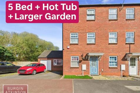 4 bedroom semi-detached house for sale
