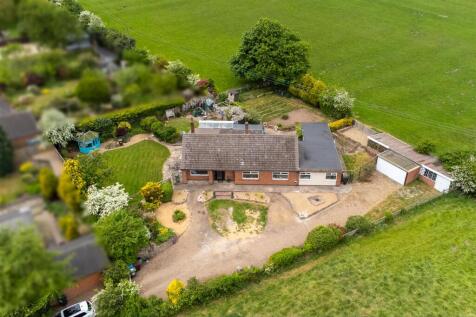 6 bedroom detached house for sale