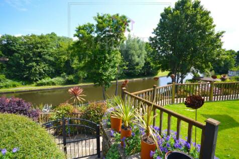 3 bedroom link detached house for sale