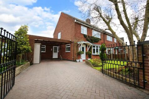 3 bedroom semi-detached house for sale