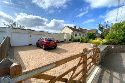 4 bedroom detached bungalow for sale