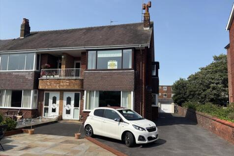Clifton Drive, Lytham St. Annes FY8 2 bed flat for sale