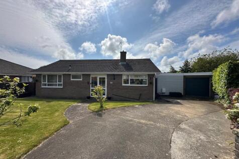 Raincliffe Grove, Scarborough, YO12 5BX 3 bed detached bungalow for sale