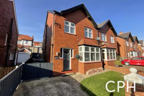 Peasholm Gardens, Scarborough 3 bed house for sale