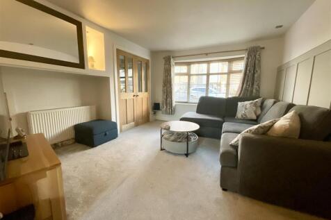 Chantry Drive, East Ayton, Scarborough 3 bed semi