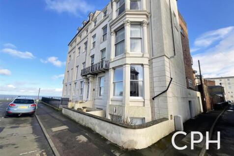 2 bedroom ground floor flat for sale