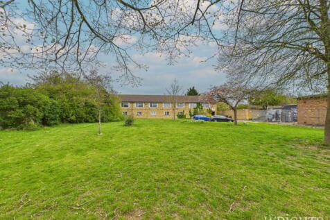 Studio flat for sale