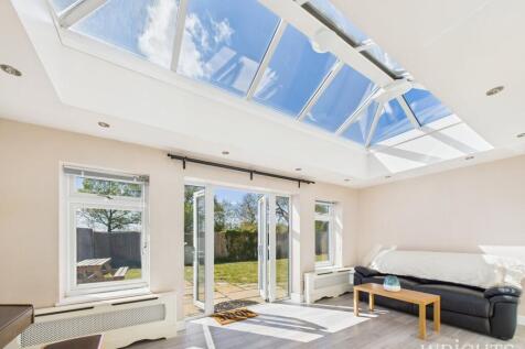4 bedroom end of terrace house for sale