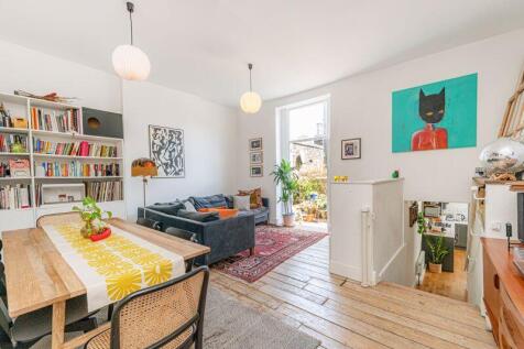 Median Road, E5 2 bed apartment for sale
