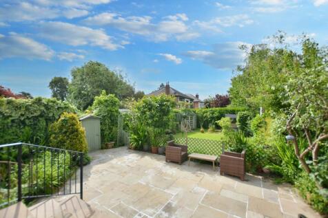5 bedroom semi-detached house for sale