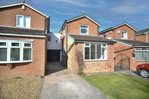 3 bedroom link detached house for sale