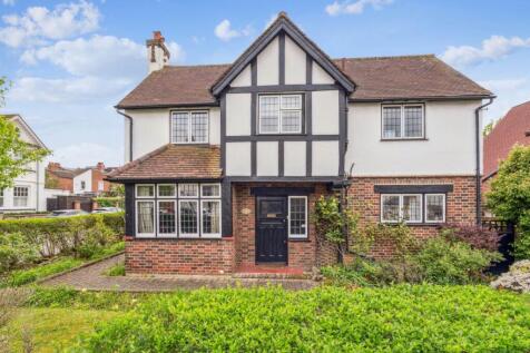 Hillside Road, Bushey 3 bed detached house for sale