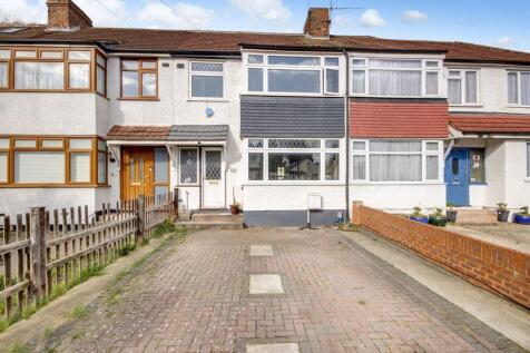Arnold Avenue East, Enfield 3 bed terraced house for sale