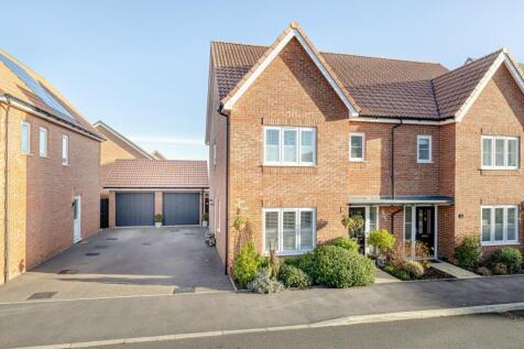 3 bedroom semi-detached house for sale