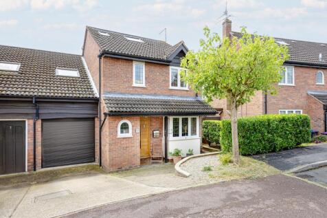 Gibbs Field, Bishop's Stortford... 5 bed link detached house for sale