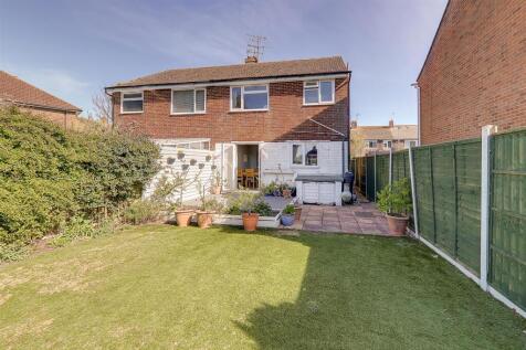 Russell Close, Worthing, West Sussex... 3 bed semi