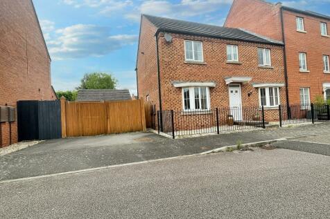 4 bedroom semi-detached house for sale