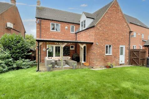 4 bedroom detached house for sale