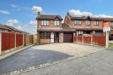 3 bedroom link detached house for sale