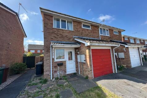 Kestrel Avenue, Woodville... 2 bed semi