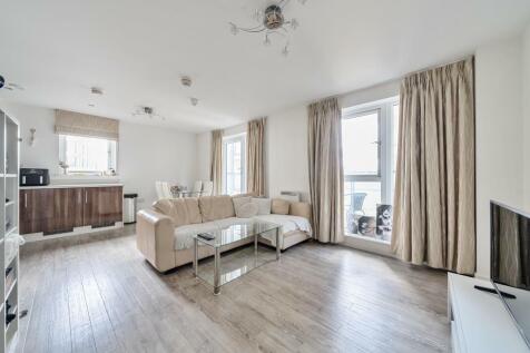 Woking,  Surrey,  GU22 2 bed flat for sale