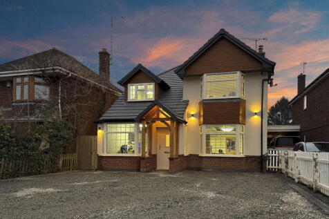 Lutterworth Road, Nuneaton CV11 4 bed detached house for sale
