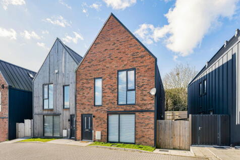 Harrowfield Close, Nuneaton CV10 4 bed semi