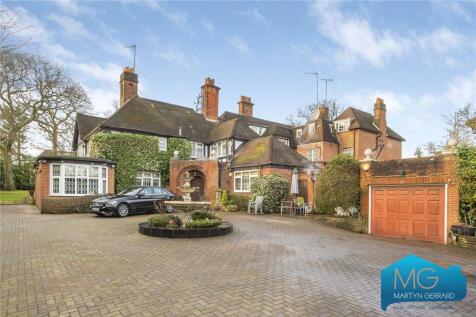 6 bedroom detached house for sale