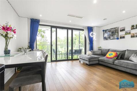 Granville Road, London, NW2 3 bed apartment for sale