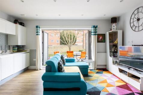 2 bedroom flat for sale